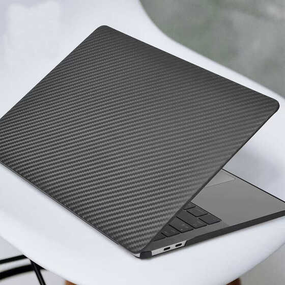 Apple MacBook 13.3 Pro 2022 M2 Uyumlu Karbon Fiber Görünümlü Wiwu iKavlar Koruyucu Kılıf