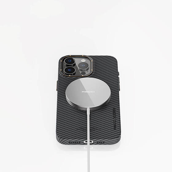 iPhone 15 Plus Uyumlu Kılıf Recci Machinist Serisi Magsafe Şarj Özellikli Magnetik Karbon Kapak Gri
