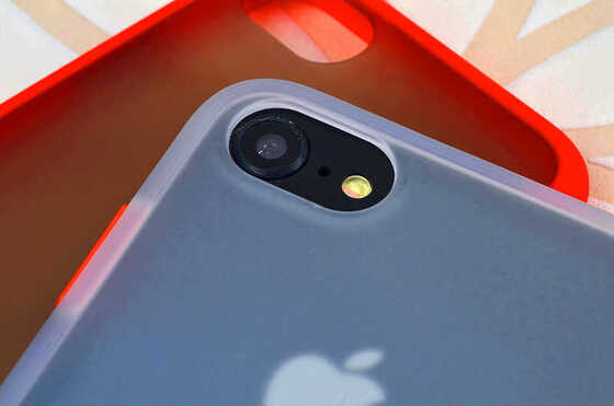 iPhone SE 2022 Kılıf Mat Yüzey Renkli Kenar Silikon